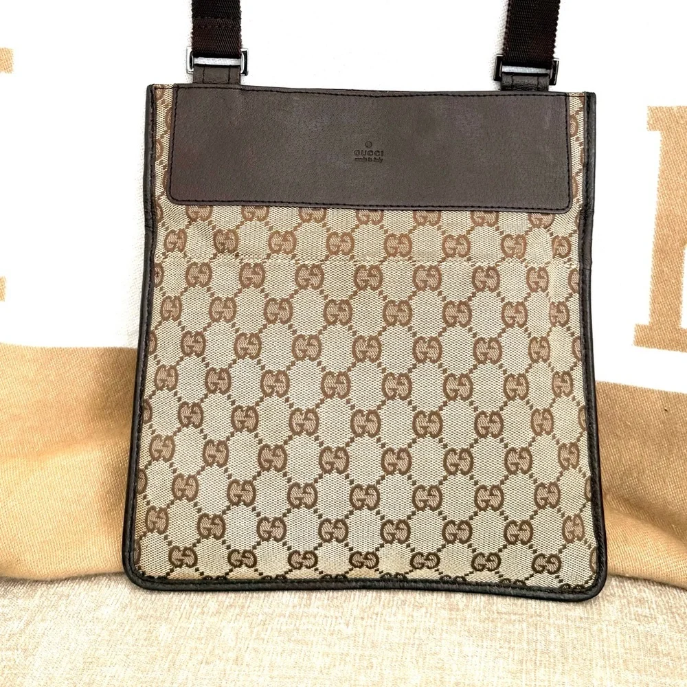 Authentic Gucci GG Canvas Flat Messenger Bag brown monogram canvas